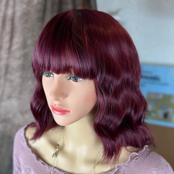 Burgundy wig with bangs - Picture 7 of 12